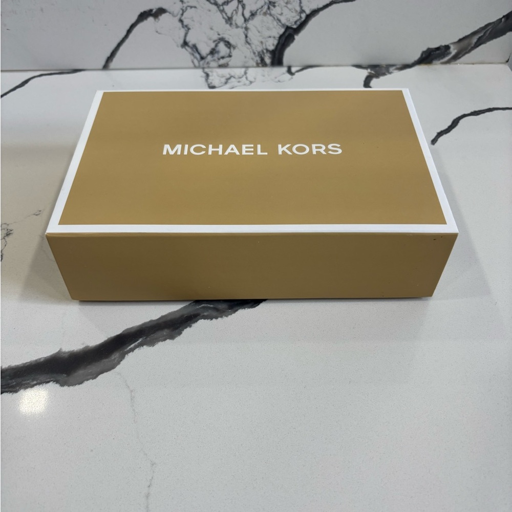 Michael Kors Gold Box magnetic
